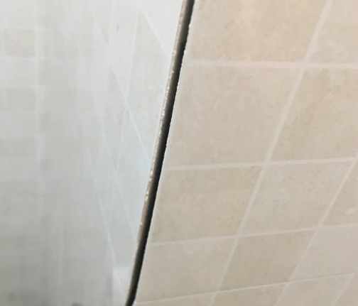 港闸瓷砖空鼓维修公司分享阳台瓷砖脱落的修复过程可以分为以下几个步骤